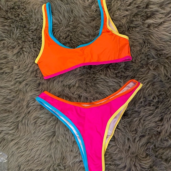 Color Block Bikini - Picture 3 of 4